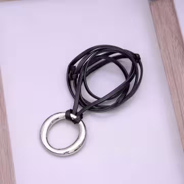 金屬圓環×皮革繩×可調節長項鍊×共二色