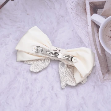 蕾絲緞面蝴蝶結×蝴蝶夾.avif