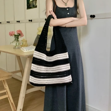條紋拼接鏤空針織×肩背包×黑色.avif