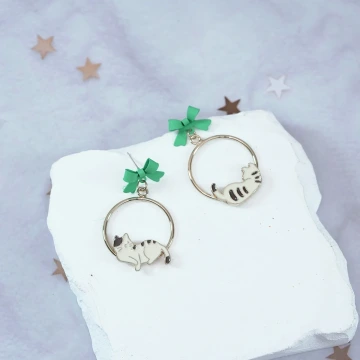 異瞳喵星人×吊墜耳環.avif