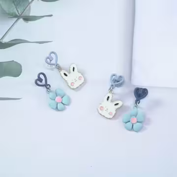 愛心棉花糖兔兔藍花×不對稱蚊香盤U型耳夾