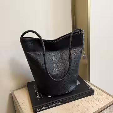 皮革圓身水桶包×肩背包×黑色