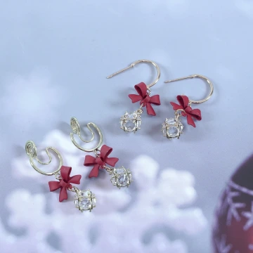 紅領結C字輕奢晶鑽球×吊墜耳環×紅色.avif