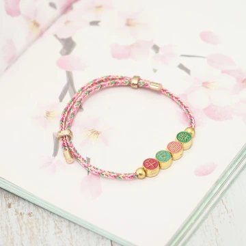 平安喜樂&times;粉紅五彩繩&times;拉繩手鍊.avif