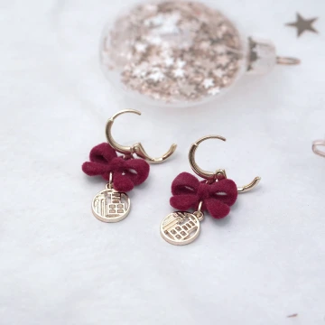 紅運飛馬&times;吊墜耳環.avif