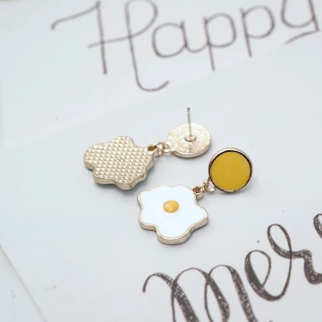 可愛荷包蛋&times;吊墜耳環.avif