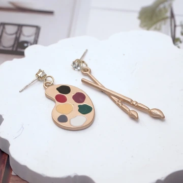 金屬大紅圈&times;三角耳夾.avif