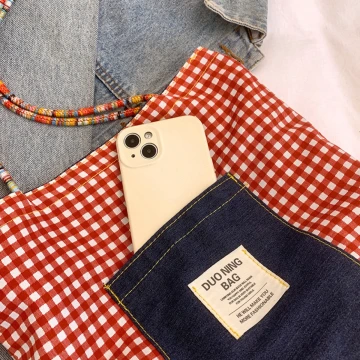 單寧紅格紋&times;雙面肩背包.avif