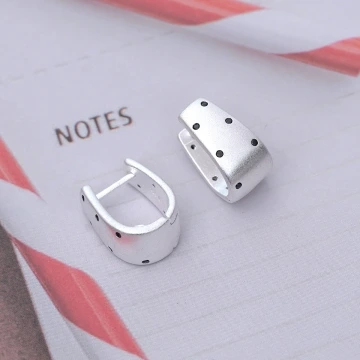 925銀針&times;黑波點點&times;耳扣.avif