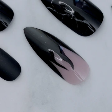 黑蝴蝶結晶透圓環&times;三角耳夾.avif