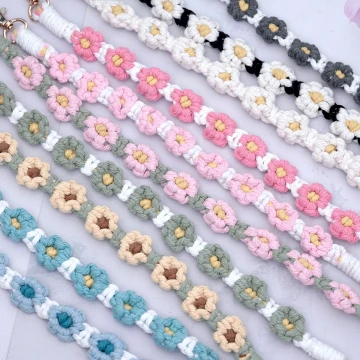 竹與菊小毛球&times;不對稱三角耳夾.avif