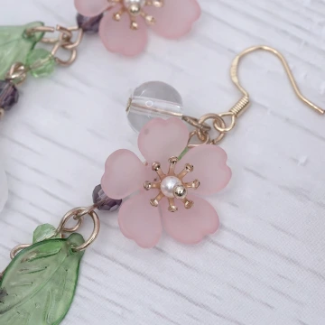 桃花盛開&times;三角耳夾.avif