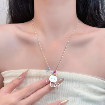 花朵藍領結小貓&times;鎖骨項鍊.avif