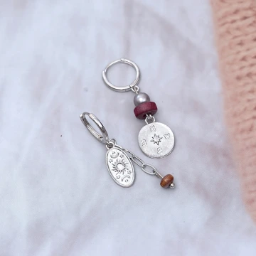 撞色復古小花&times;不對稱後掛式吊墜耳環.avif
