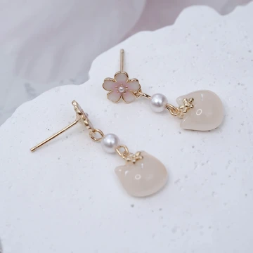 十字纏繞晶鑽&times;吊墜耳環.avif