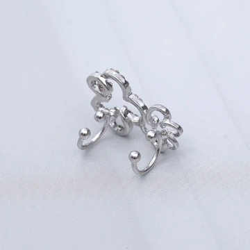 十字纏繞晶鑽&times;吊墜耳環.avif
