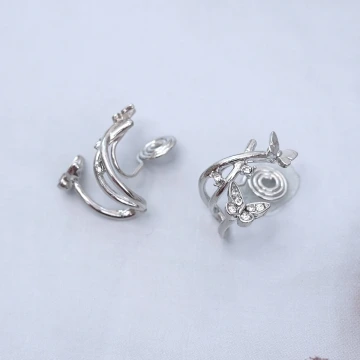 十字纏繞晶鑽&times;吊墜耳環.avif