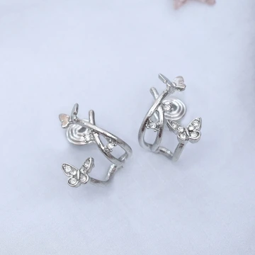 十字纏繞晶鑽&times;吊墜耳環.avif