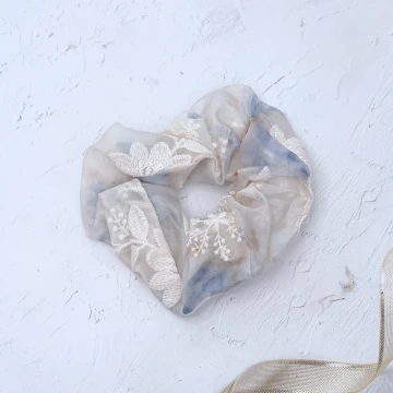 碎花蕾絲花邊&times;大腸髮束.avif