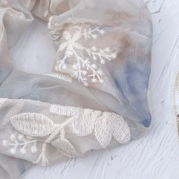 碎花蕾絲花邊&times;大腸髮束.avif