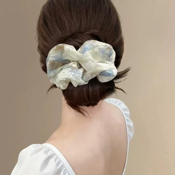 碎花蕾絲花邊&times;大腸髮束.avif